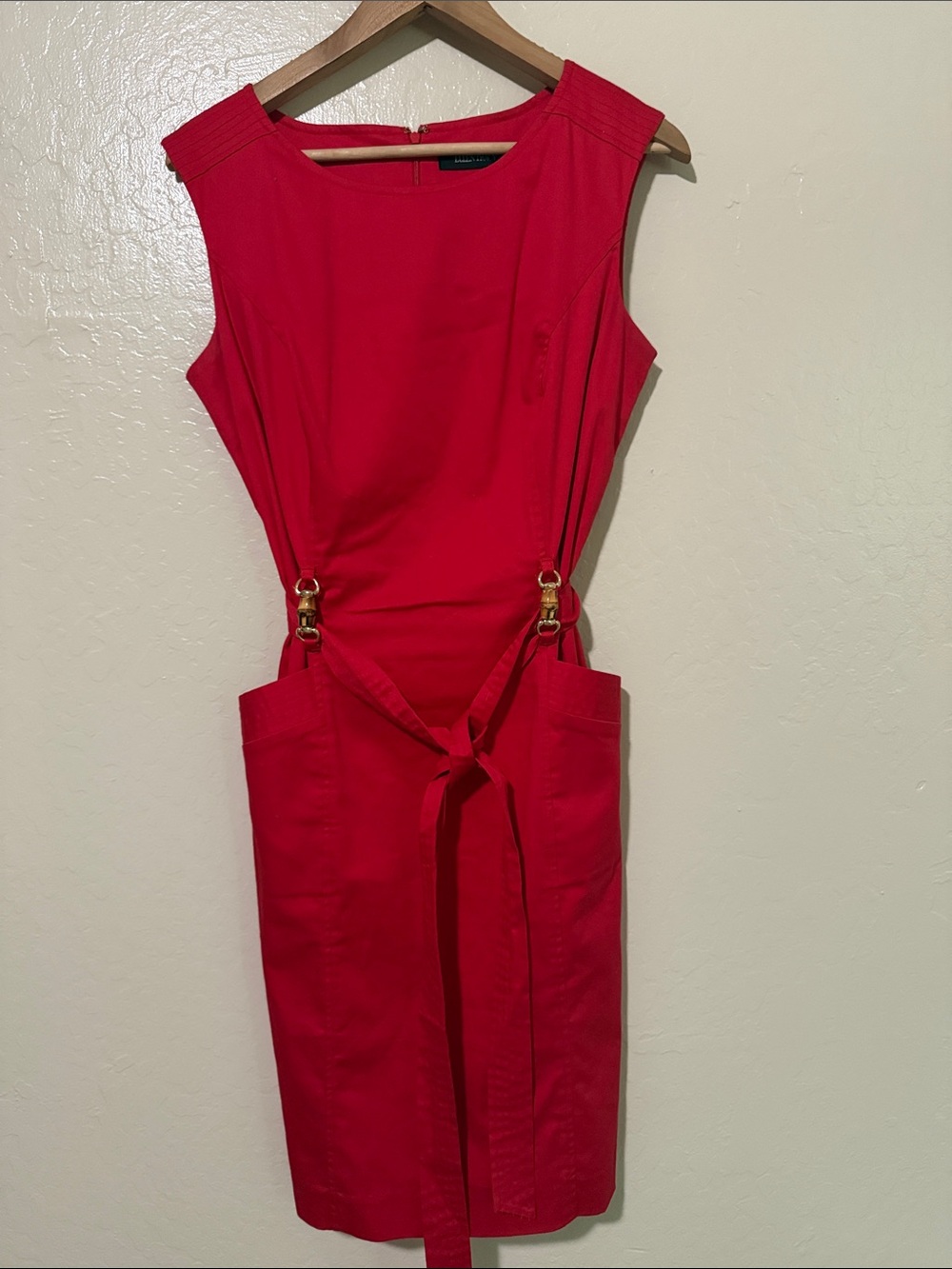 Ellen Tracy Red Sleeveless Belted Sheath Dress Gold Hardware Size 10